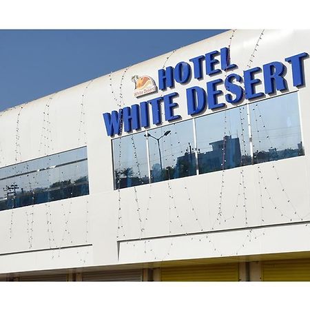 Hotel White Desert Bhuj Bagian luar foto