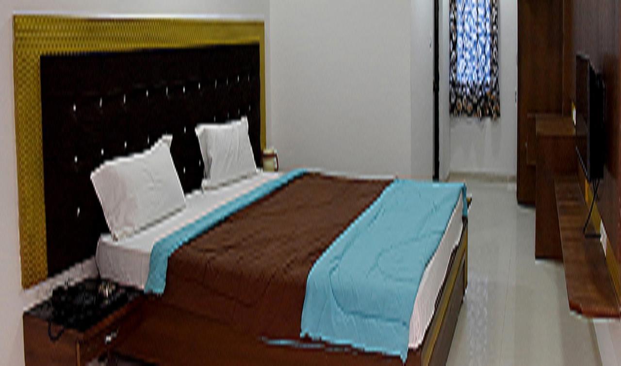 Hotel White Desert Bhuj Bagian luar foto